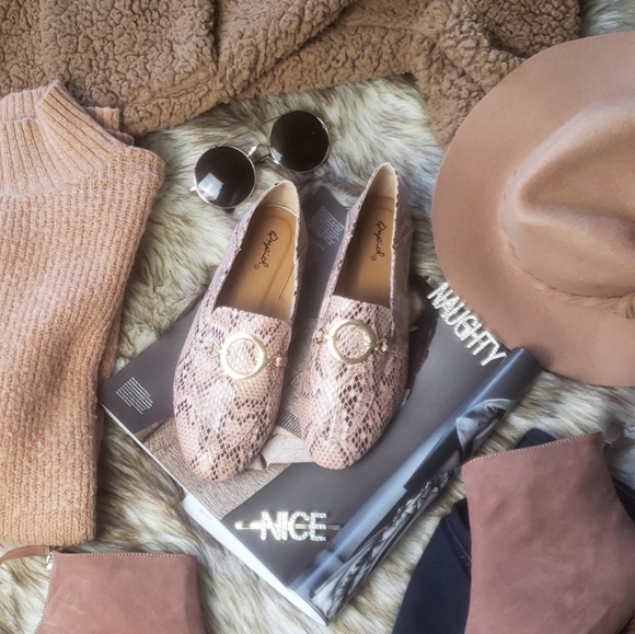 🚨SALE🚨//The Kendall// Pink snake print Loafer - Picture 7 of 8